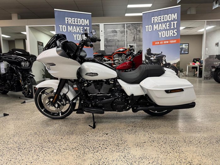 2025 Harley-Davidson Road Glide 117 (FLTRX) Touring White