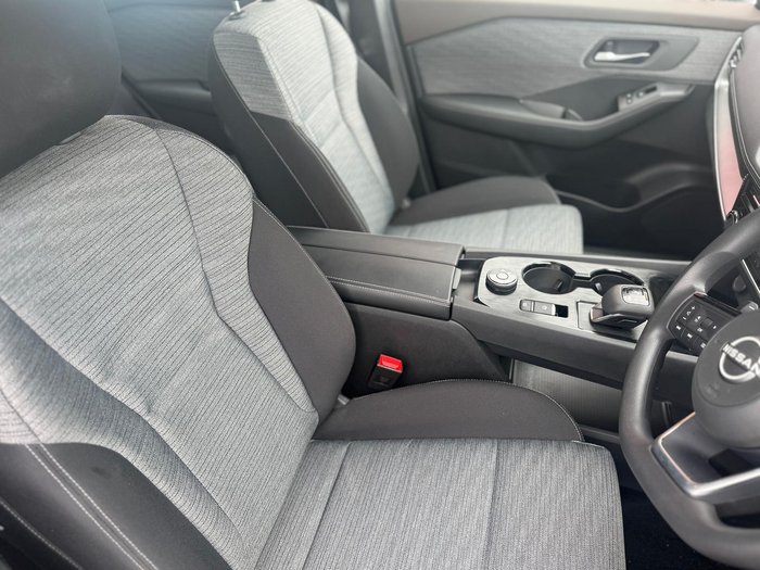 2025 Nissan X-TRAIL ST