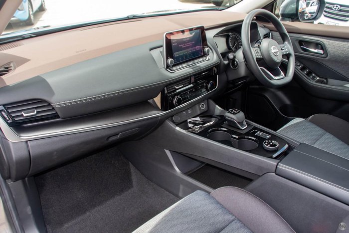 2025 Nissan X-TRAIL ST