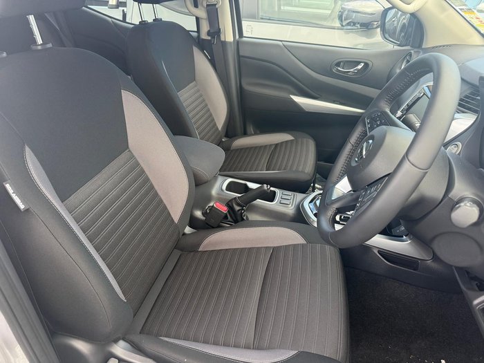 2024 Nissan Navara ST-X