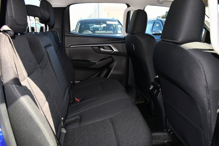 2025 Isuzu D-MAX LS-M