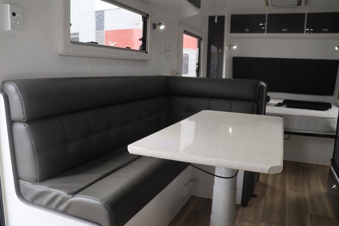2019 LAVISTA PALOMA 19'6 