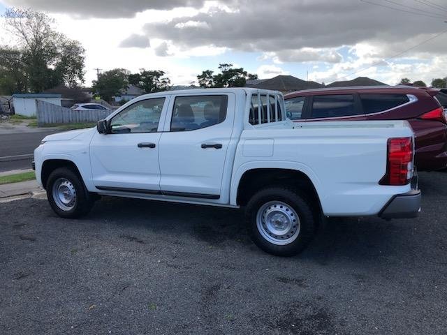 2024 Mitsubishi Triton GLX