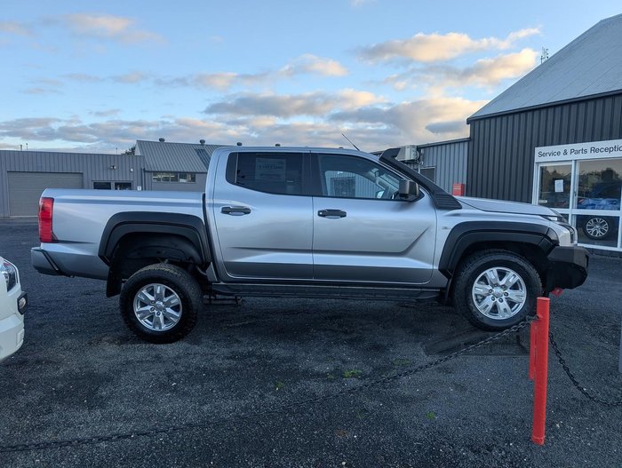 2024 Mitsubishi Triton GLX+