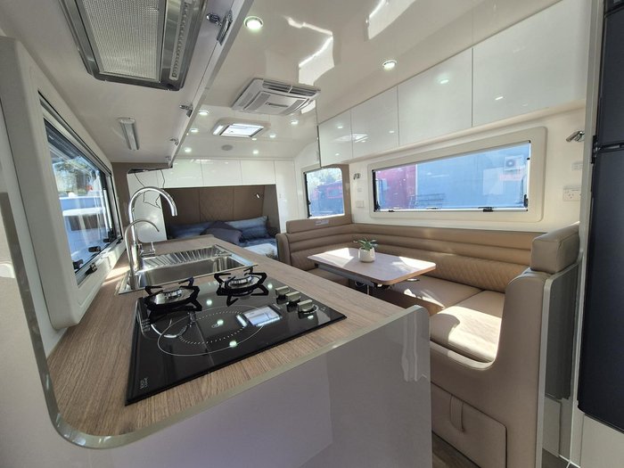 2025 Urban Caravans X-Terrain 20 - Club Lounge