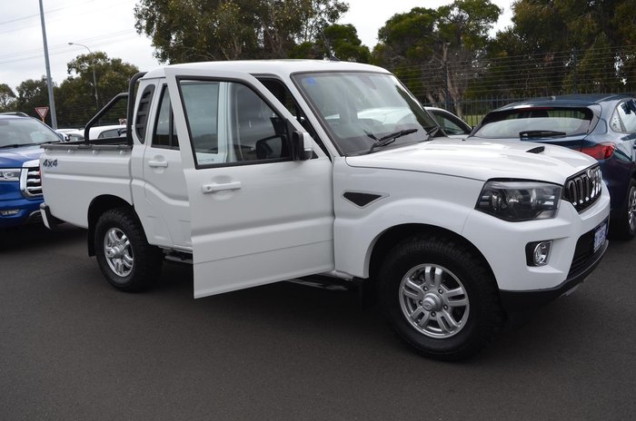 2022 Mahindra PIK-UP S11