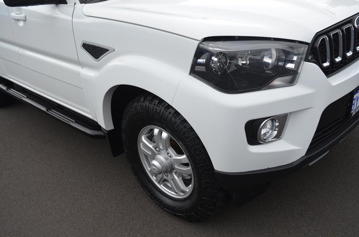 2022 Mahindra PIK-UP S11