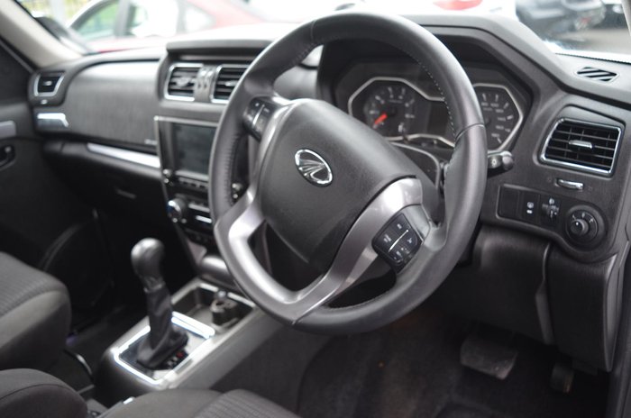 2022 Mahindra PIK-UP S11