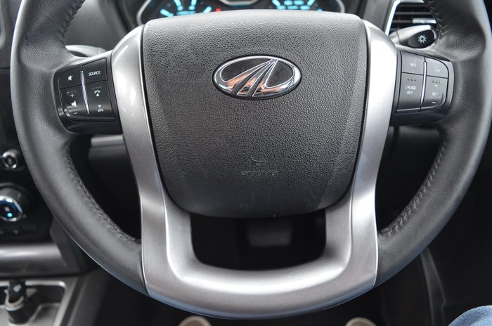 2022 Mahindra PIK-UP S11