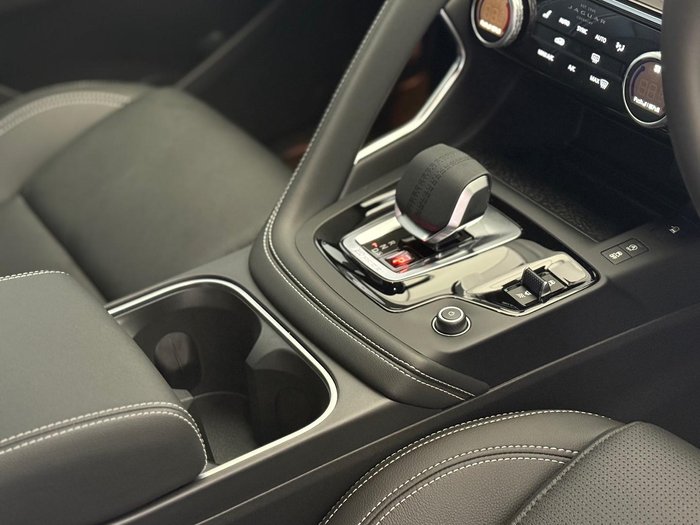 2024 Jaguar E-PACE P250 R-Dynamic SE