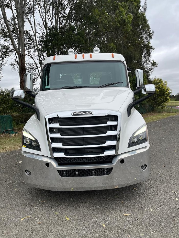 2023 Freightliner Cascadia 116 White