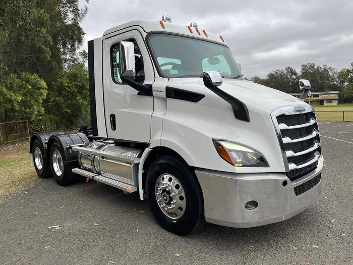 2023 Freightliner Cascadia 116 White