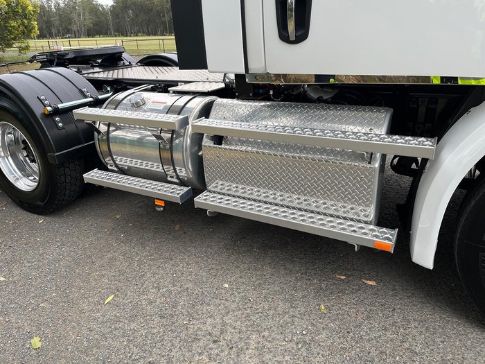 2023 Freightliner Cascadia 116 White