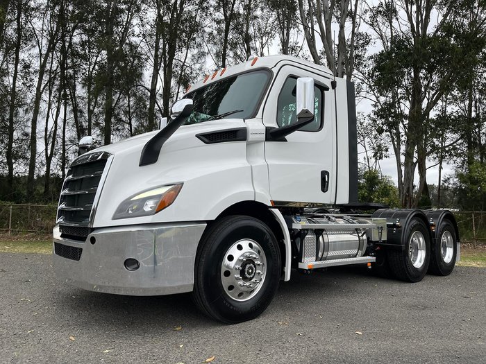 2023 Freightliner Cascadia 116 White