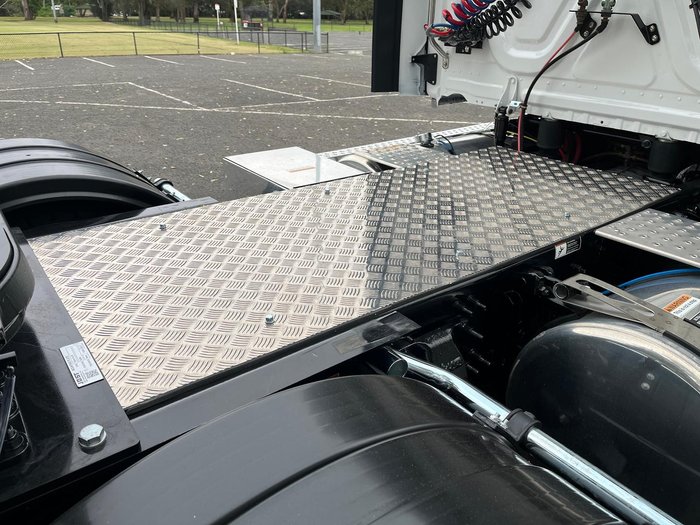 2023 Freightliner Cascadia 116 White