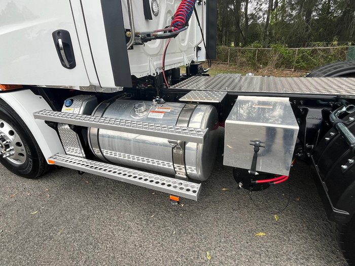 2023 Freightliner Cascadia 116 White