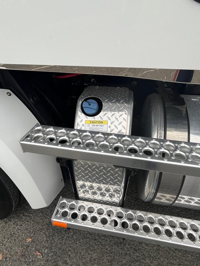 2023 Freightliner Cascadia 116 White