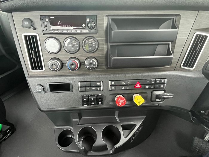 2023 Freightliner Cascadia 116 White