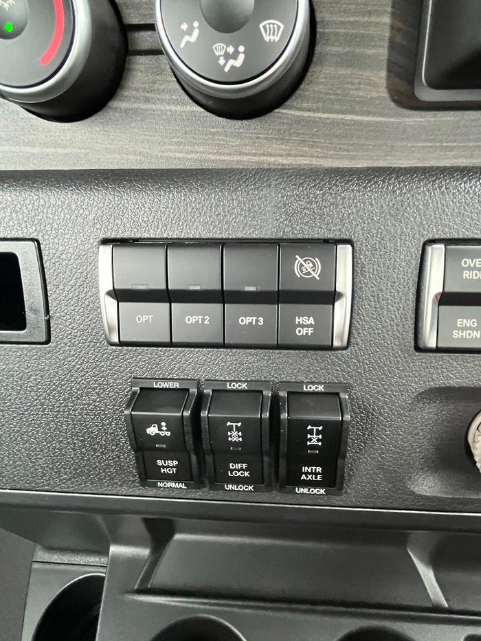 2023 Freightliner Cascadia 116 White