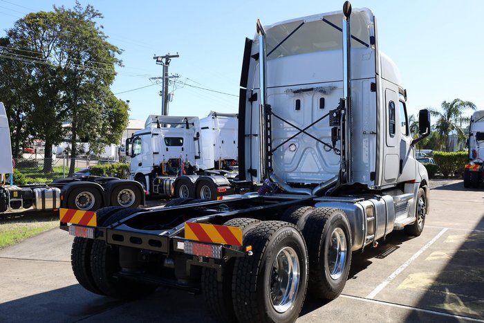2024 Freightliner Cascadia 126 48