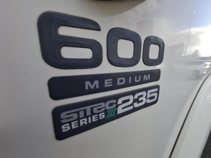 2012 Isuzu Frr 600 Medium WHITE