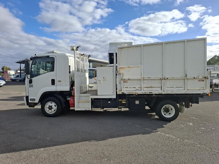 2012 Isuzu Frr 600 Medium WHITE