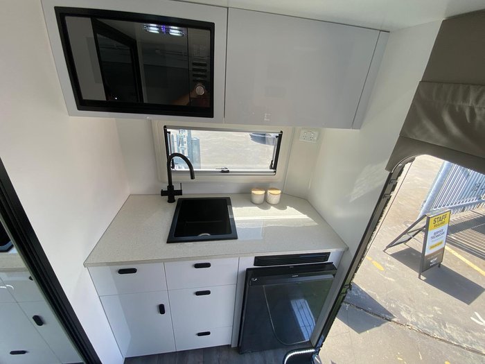 2025 JB Caravans Gator Hybrid 14' Full Off Road