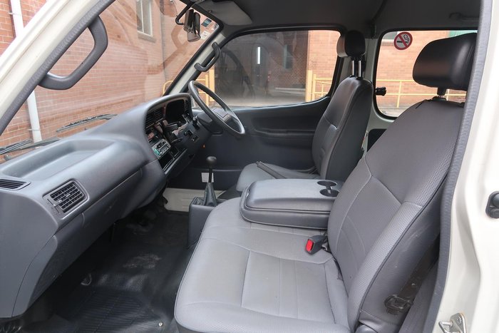 1995 Toyota Hiace Commuter RZH125R French Vanilla