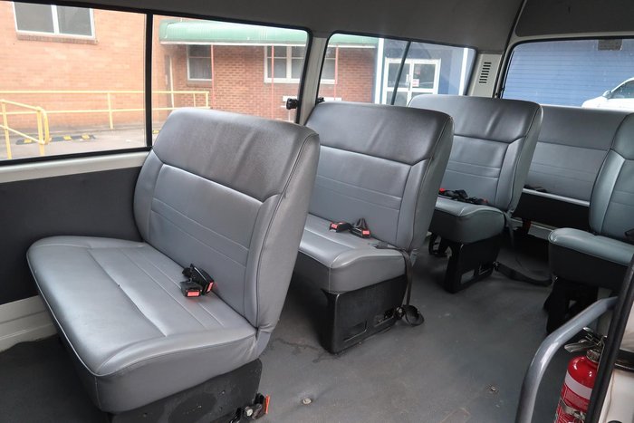 1995 Toyota Hiace Commuter RZH125R French Vanilla