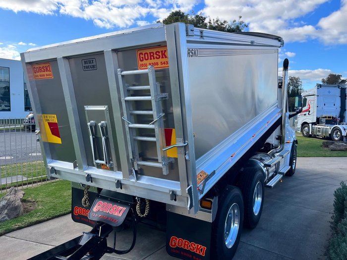 2024 Freightliner Cascadia 126 Tipper