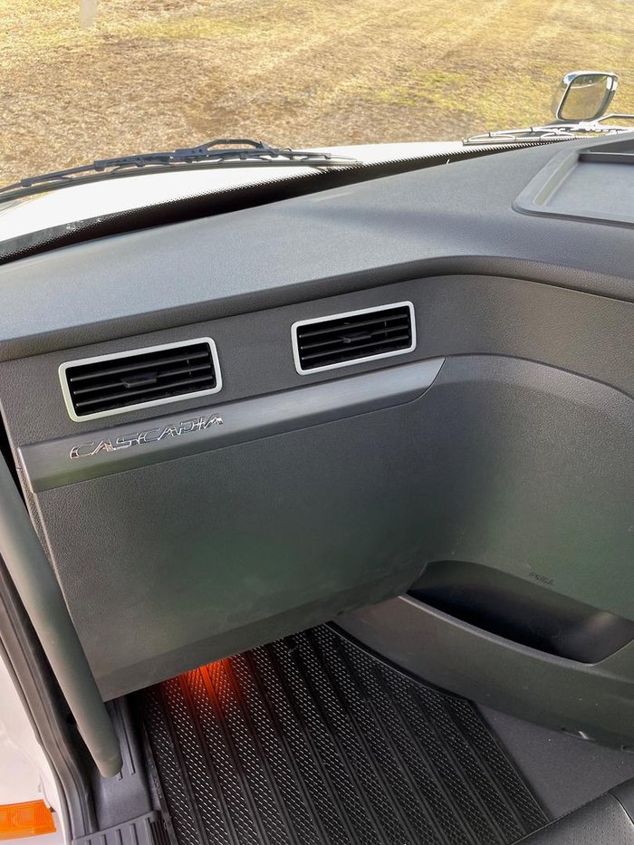 2024 Freightliner Cascadia 126 White