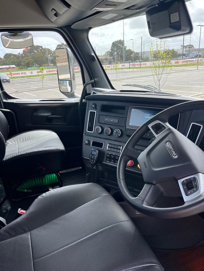 2024 Freightliner Cascadia 126 White