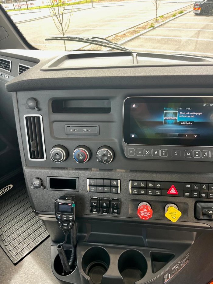 2024 Freightliner Cascadia 126 White