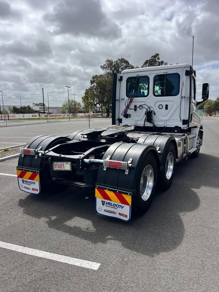 2024 Freightliner Cascadia 126 White