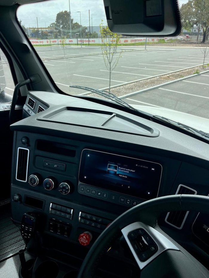 2024 Freightliner Cascadia 126 White