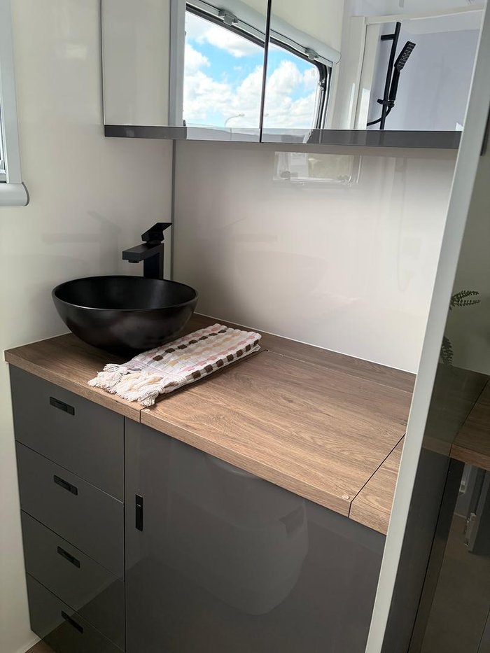 2026 JB Caravans Touring Queen Bed 7.8 M Iveco