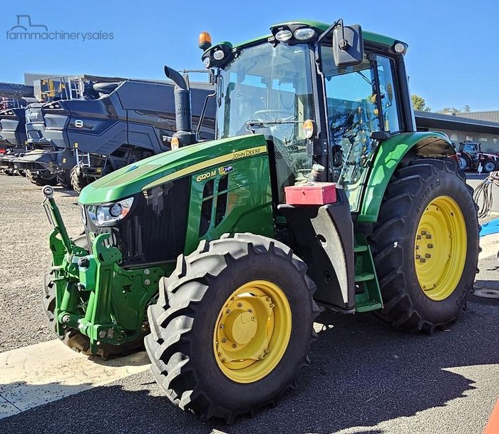 2020 John Deere 6120M