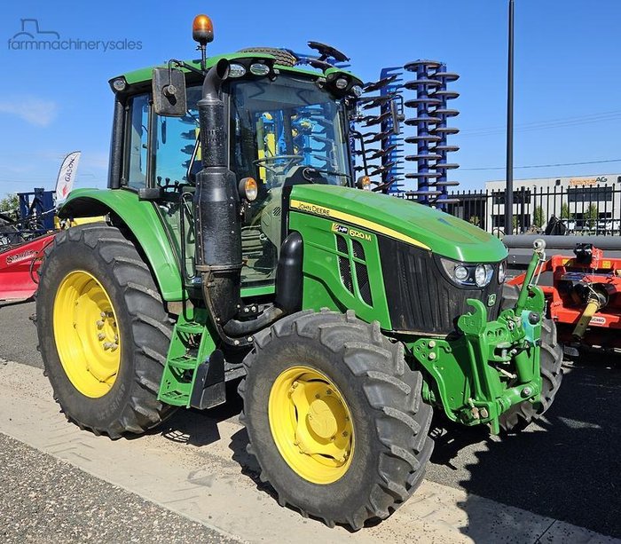2020 John Deere 6120M