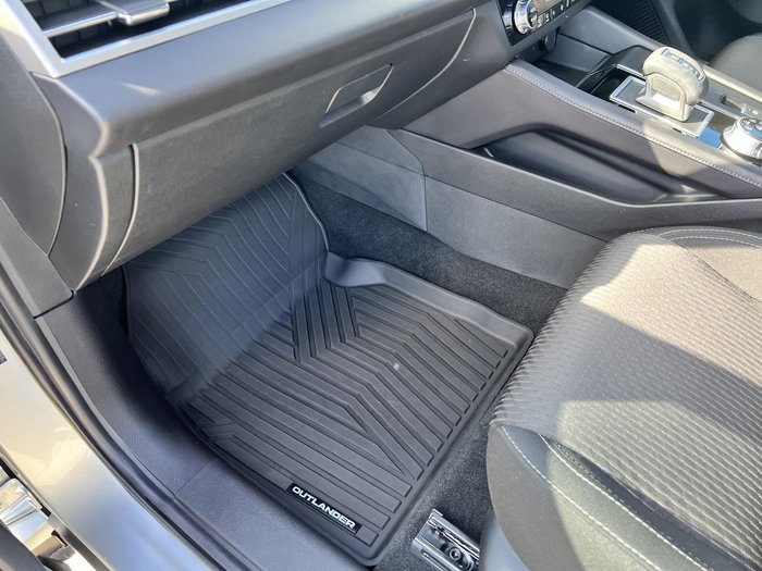 2023 Mitsubishi Outlander LS
