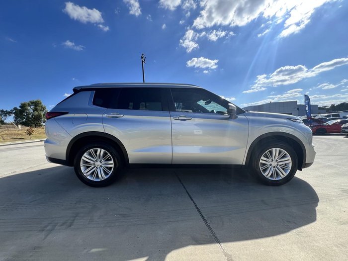 2023 Mitsubishi Outlander LS
