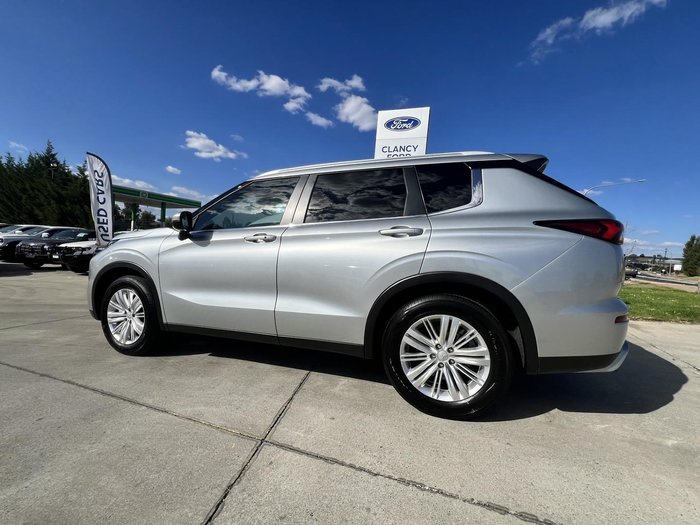 2023 Mitsubishi Outlander LS