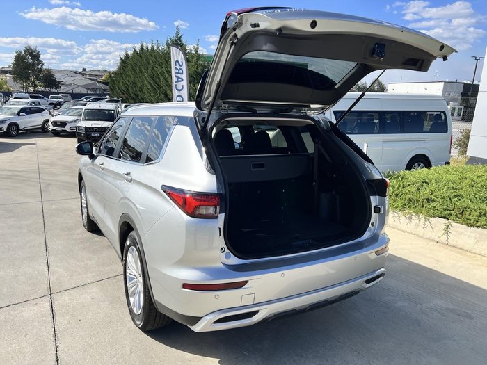 2023 Mitsubishi Outlander LS