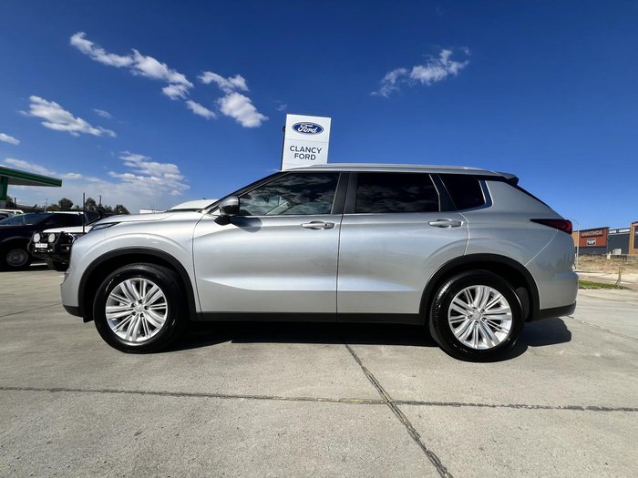 2023 Mitsubishi Outlander LS