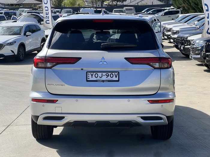2023 Mitsubishi Outlander LS