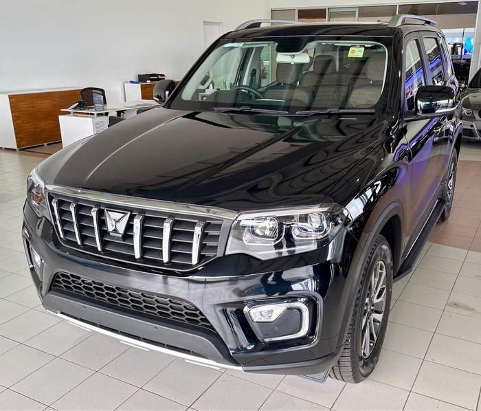 2025 Mahindra Scorpio Z8L 4X4 Napoli Black
