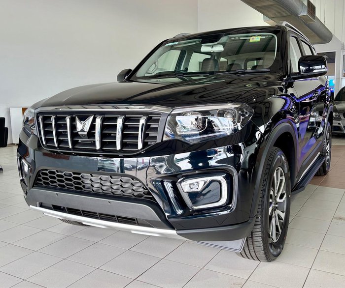 2025 Mahindra Scorpio Z8L 4X4 Napoli Black