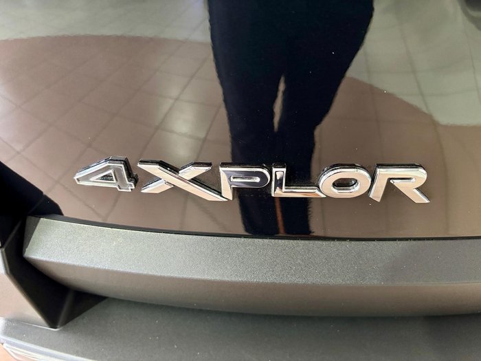 2025 Mahindra Scorpio Z8L 4X4 Napoli Black