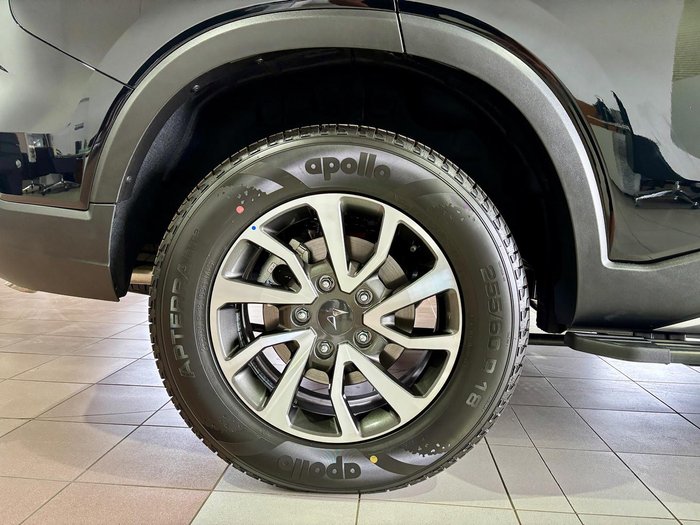 2025 Mahindra Scorpio Z8L 4X4 Napoli Black