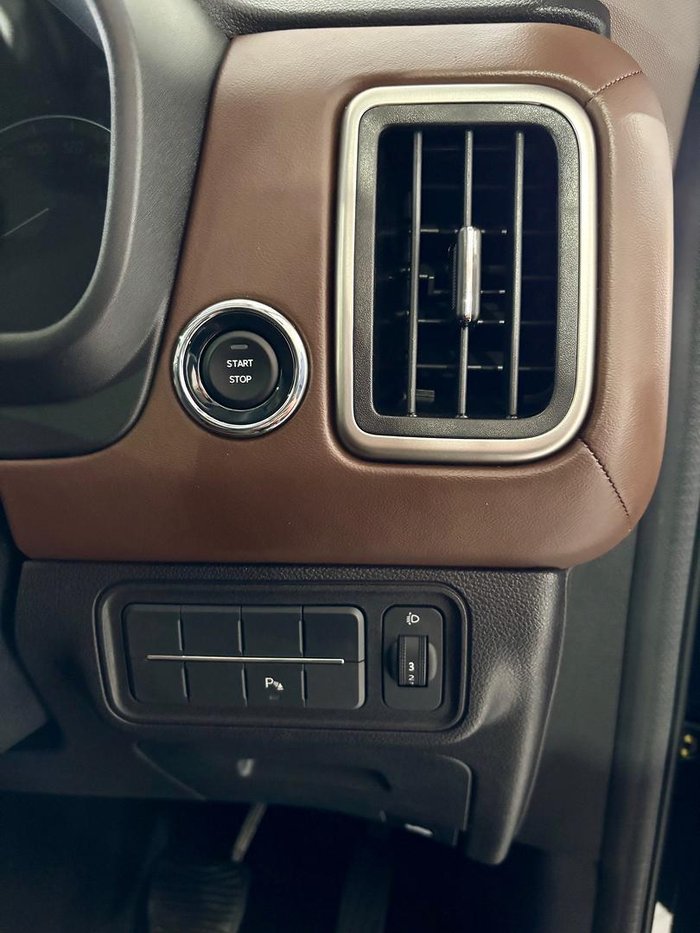 2025 Mahindra Scorpio Z8L 4X4 Napoli Black