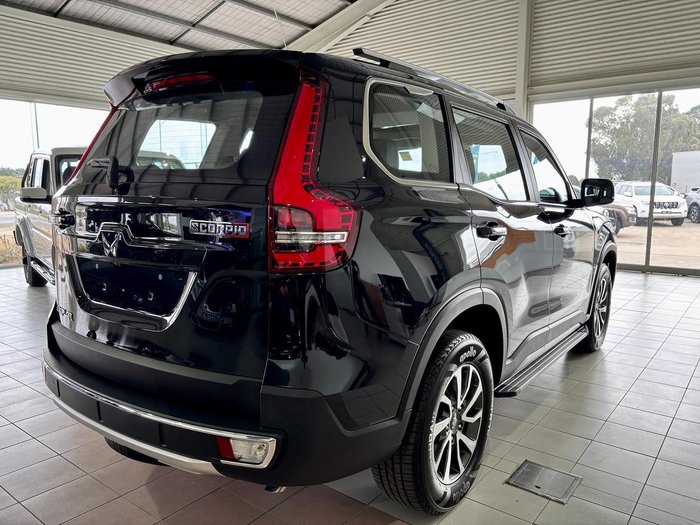 2025 Mahindra Scorpio Z8L 4X4 Napoli Black